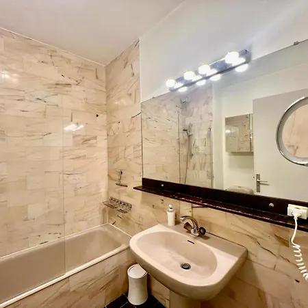 B038 Spacieux Proche Croisette Parking Cannes